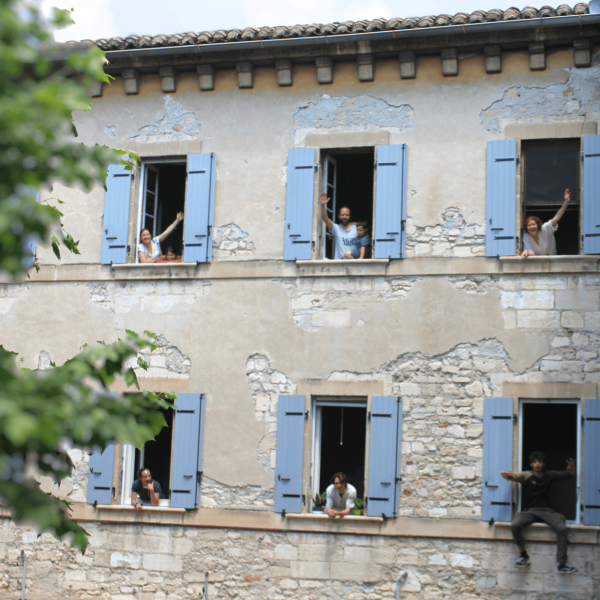 Ensemble sous le même toit (1)